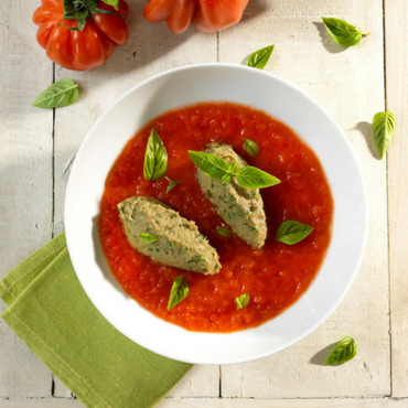 Coulis de tomates et de poivrons rouges, quenelles de caviar d’aubergines